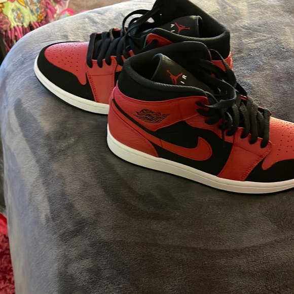 Jordan 1 mid - Picture 1 of 3